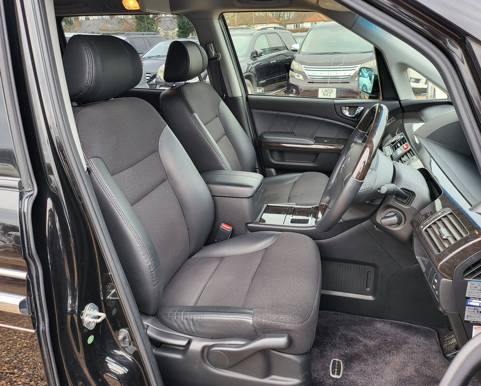 FRESH IMPORT 2013 HONDA ELYSION PRESTIGE 2.4 AUTOMATIC 7 SEATER BLACK ULEZ FREE