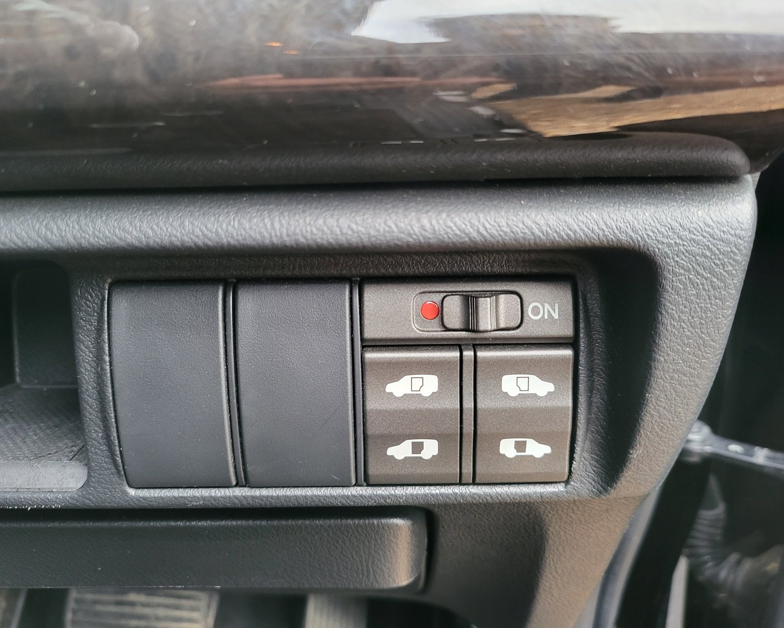 FRESH IMPORT 2013 HONDA ELYSION PRESTIGE 2.4 AUTOMATIC 7 SEATER BLACK ULEZ FREE