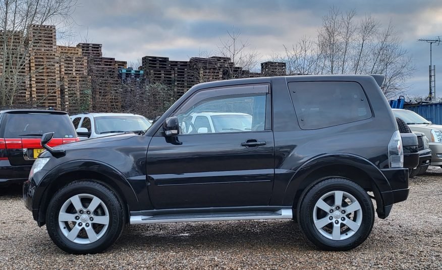 FRESH IMPORT 2010 MITSUBISHI PAJERO 3.2 DIESEL AUTOMATIC 3 DOOR SWB BLACK SHOGUN