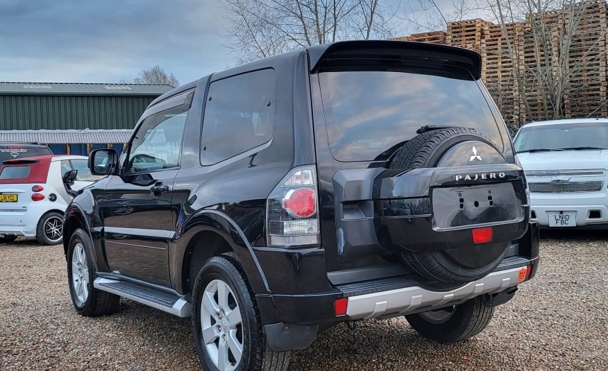 FRESH IMPORT 2010 MITSUBISHI PAJERO 3.2 DIESEL AUTOMATIC 3 DOOR SWB BLACK SHOGUN