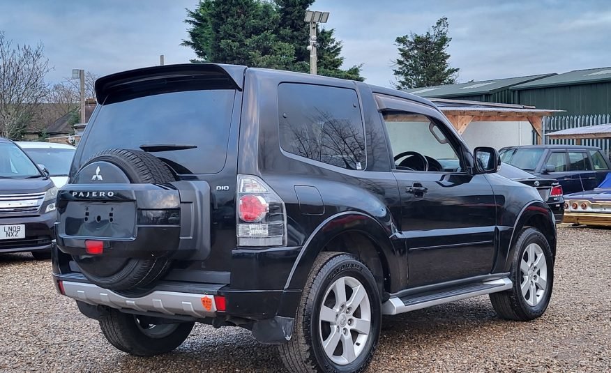 FRESH IMPORT 2010 MITSUBISHI PAJERO 3.2 DIESEL AUTOMATIC 3 DOOR SWB BLACK SHOGUN