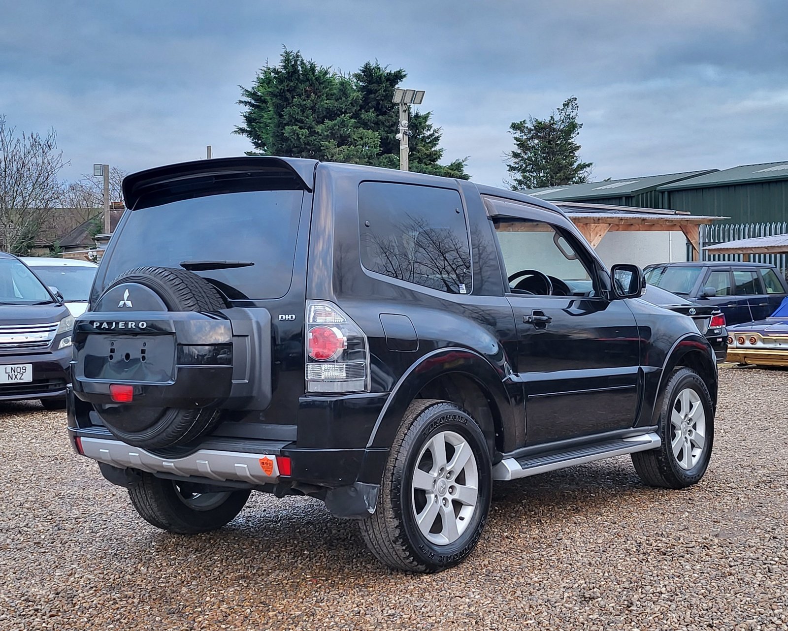 FRESH IMPORT 2010 MITSUBISHI PAJERO 3.2 DIESEL AUTOMATIC 3 DOOR SWB BLACK SHOGUN
