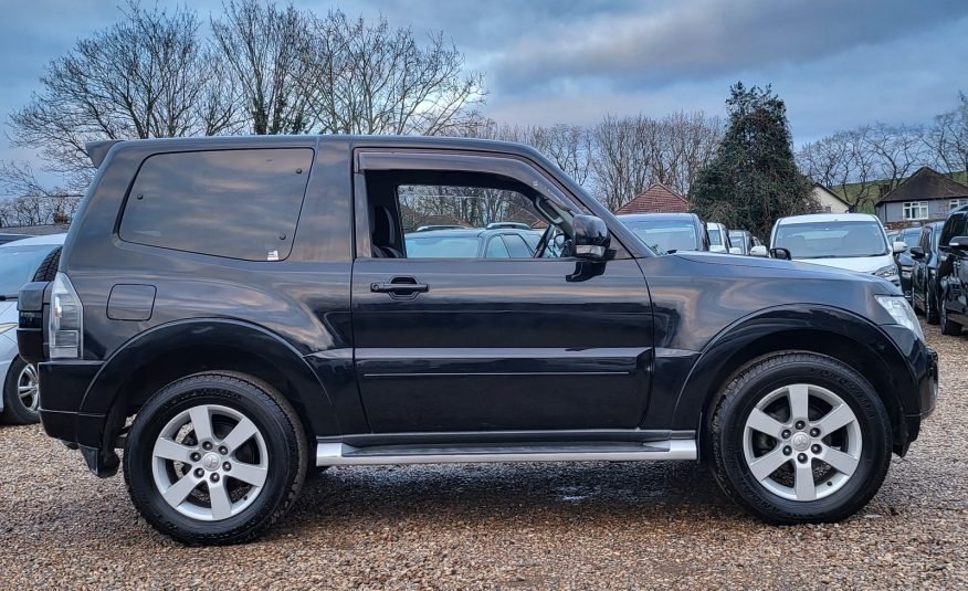 FRESH IMPORT 2010 MITSUBISHI PAJERO 3.2 DIESEL AUTOMATIC 3 DOOR SWB BLACK SHOGUN