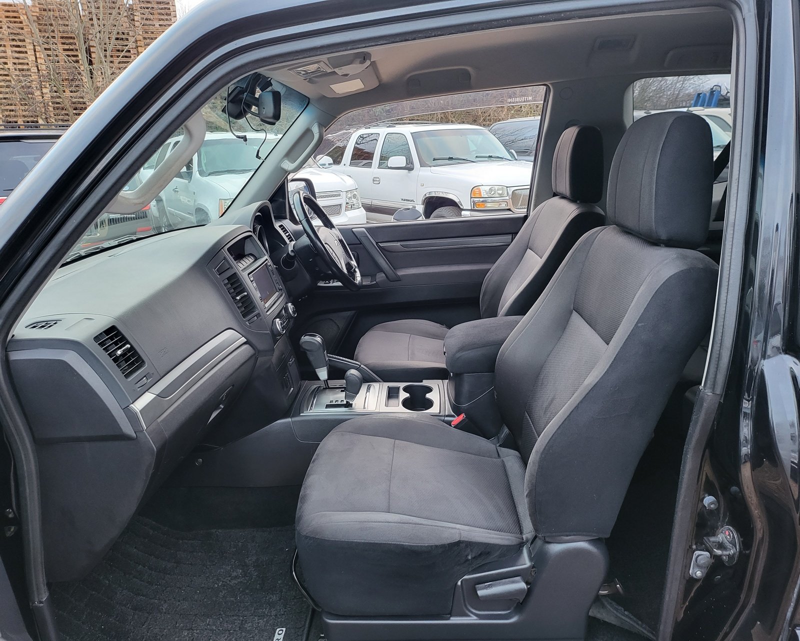 FRESH IMPORT 2010 MITSUBISHI PAJERO 3.2 DIESEL AUTOMATIC 3 DOOR SWB BLACK SHOGUN