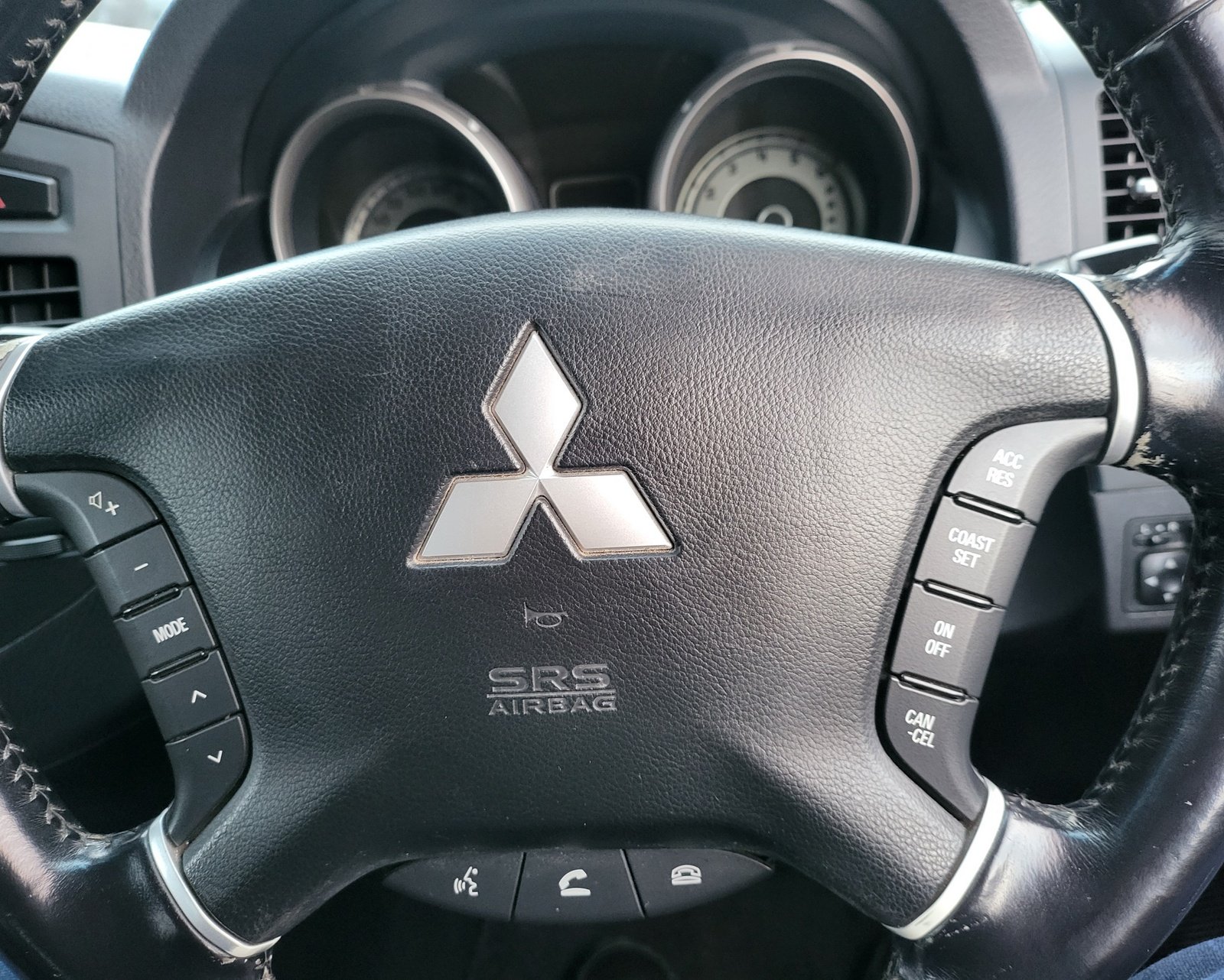 FRESH IMPORT 2010 MITSUBISHI PAJERO 3.2 DIESEL AUTOMATIC 3 DOOR SWB BLACK SHOGUN