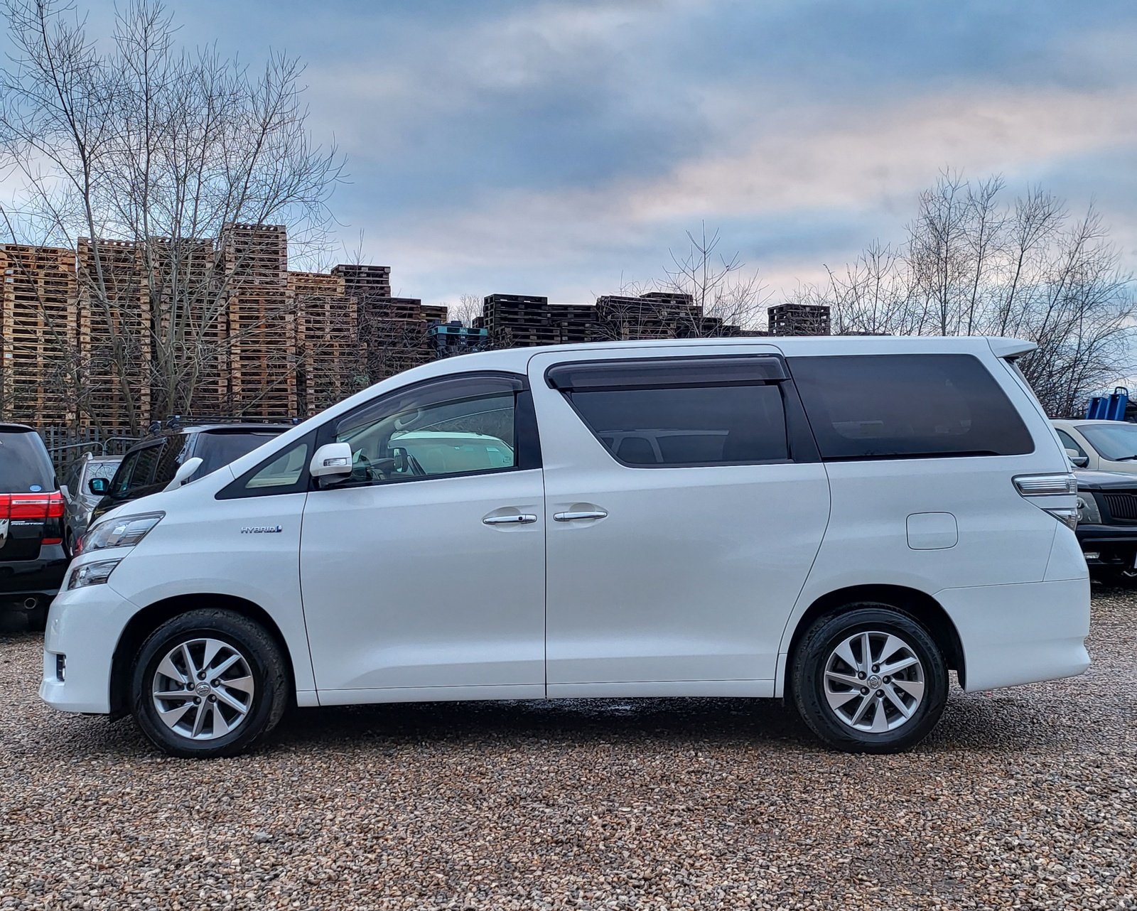 2013 FRESH IMPORT TOYOTA VELLFIRE ALPHARD HYBRID AUTOMATIC 7 SEATER ULEZ FREE