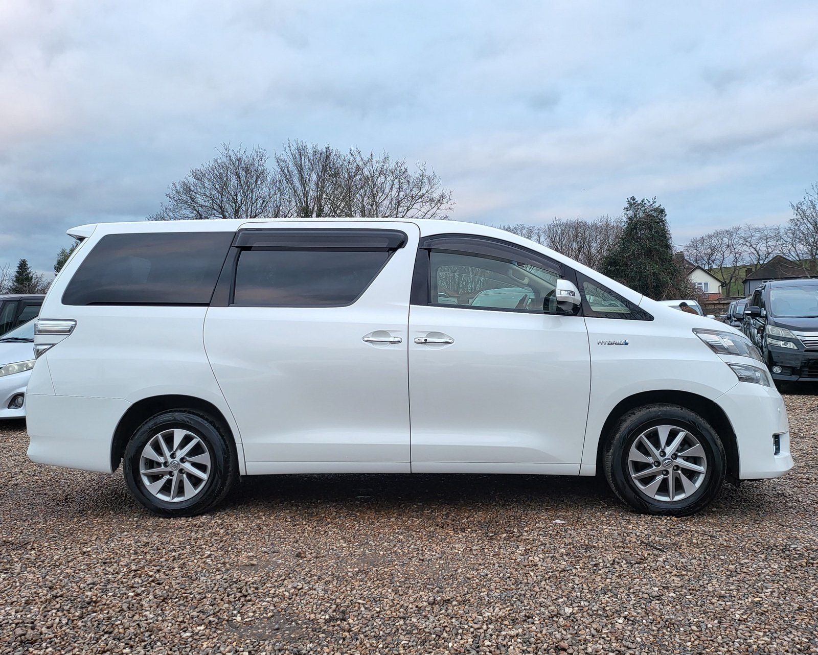 2013 FRESH IMPORT TOYOTA VELLFIRE ALPHARD HYBRID AUTOMATIC 7 SEATER ULEZ FREE