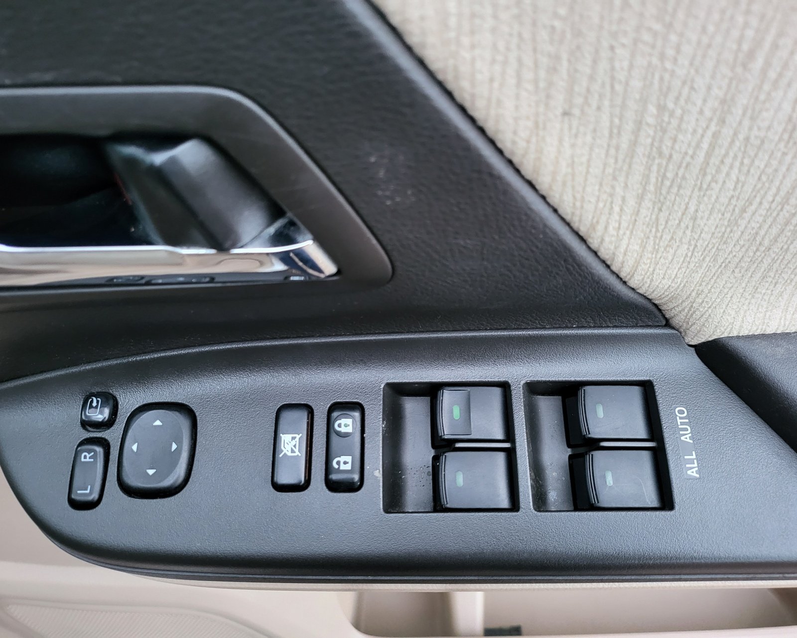 2013 FRESH IMPORT TOYOTA VELLFIRE ALPHARD HYBRID AUTOMATIC 7 SEATER ULEZ FREE