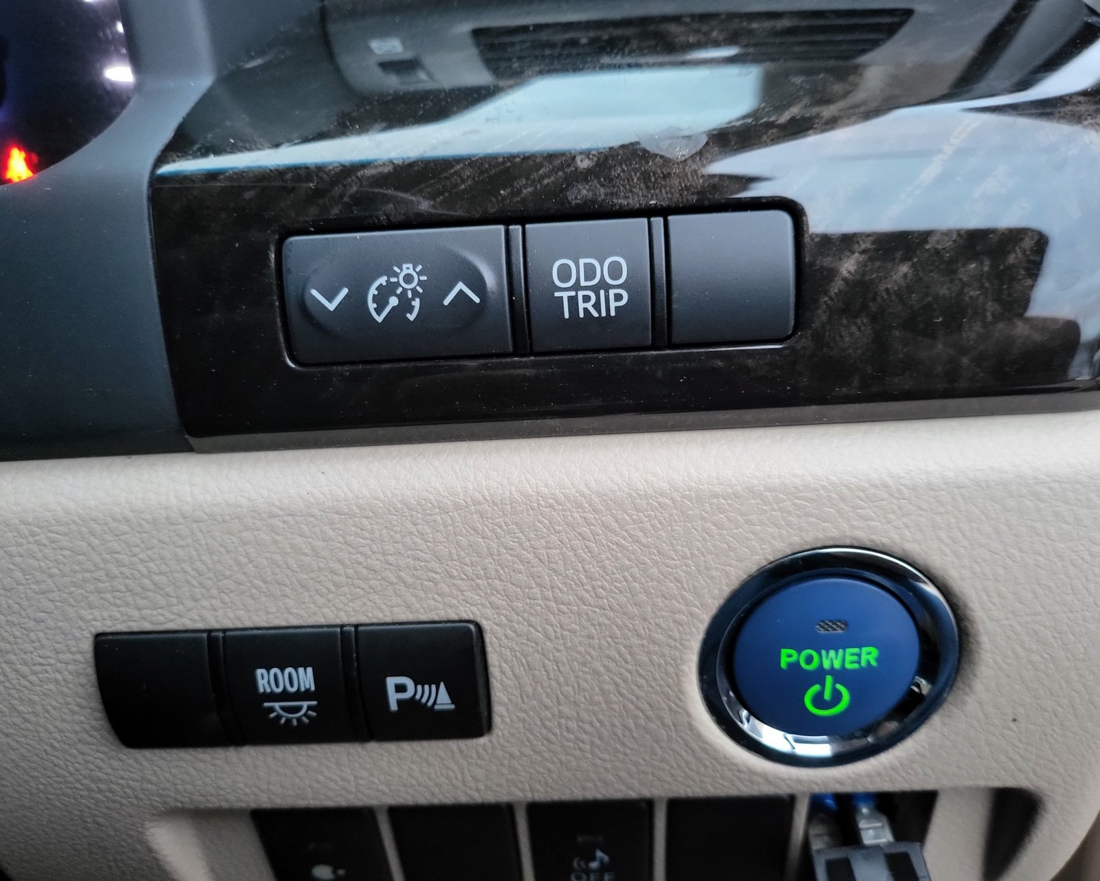 2013 FRESH IMPORT TOYOTA VELLFIRE ALPHARD HYBRID AUTOMATIC 7 SEATER ULEZ FREE