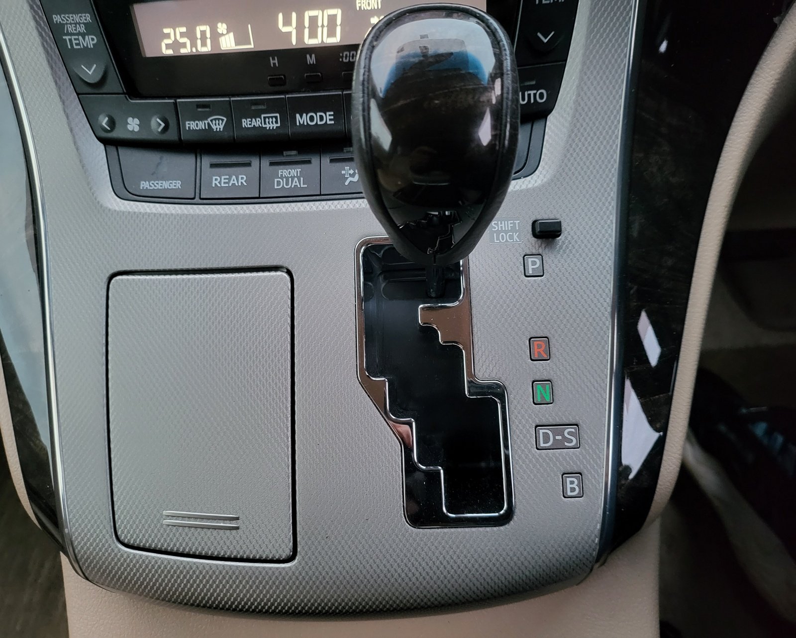 2013 FRESH IMPORT TOYOTA VELLFIRE ALPHARD HYBRID AUTOMATIC 7 SEATER ULEZ FREE