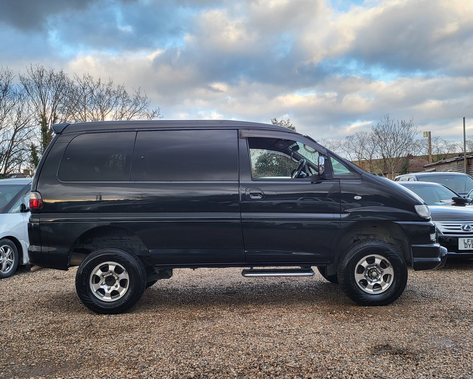 FRESH IMPORT 2007 MITSUBISHI DELICA SPACE GEAR 3.0 V6 4WD ACTIVE FIELD EDITION