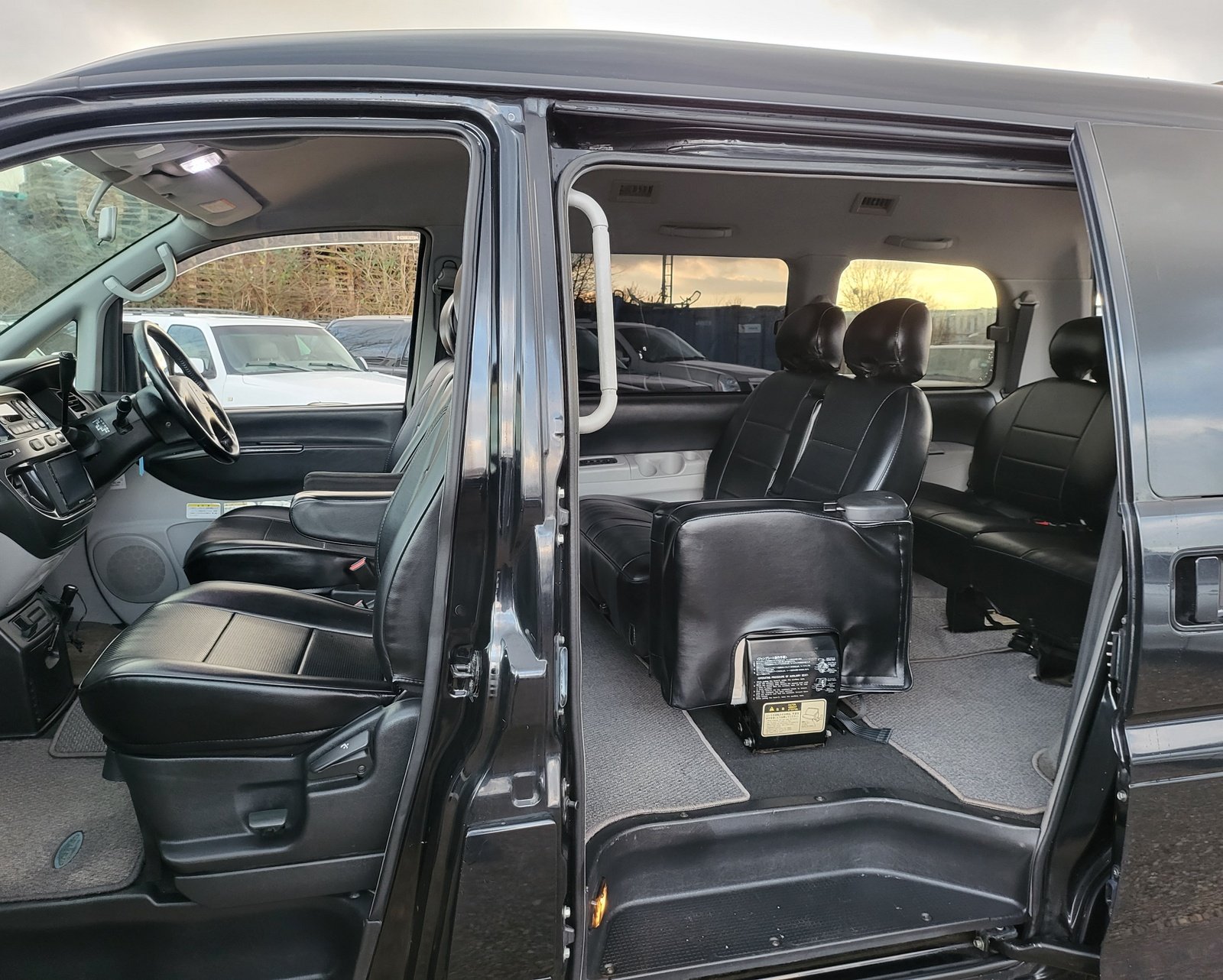 FRESH IMPORT 2007 MITSUBISHI DELICA SPACE GEAR 3.0 V6 4WD ACTIVE FIELD EDITION