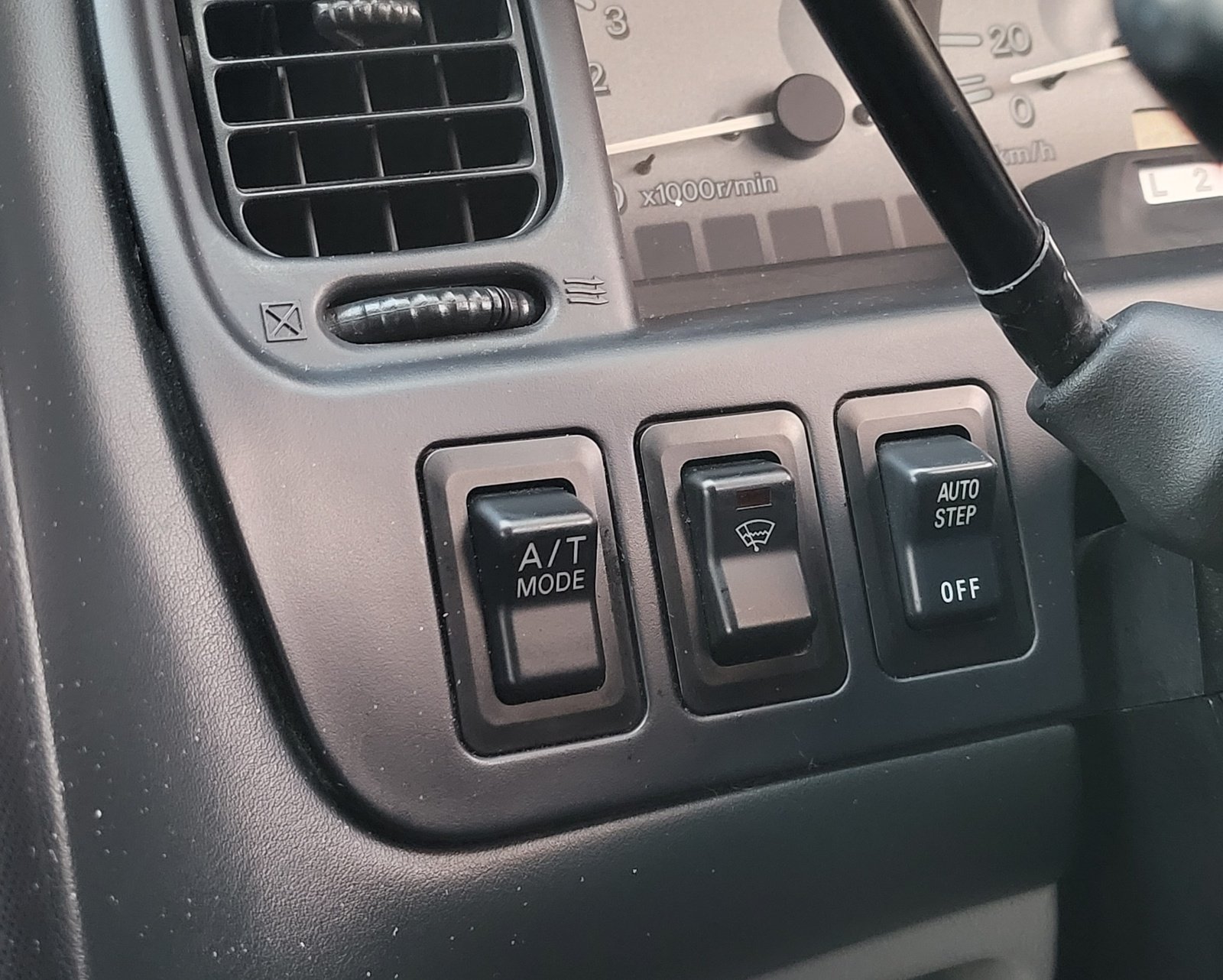 FRESH IMPORT 2007 MITSUBISHI DELICA SPACE GEAR 3.0 V6 4WD ACTIVE FIELD EDITION